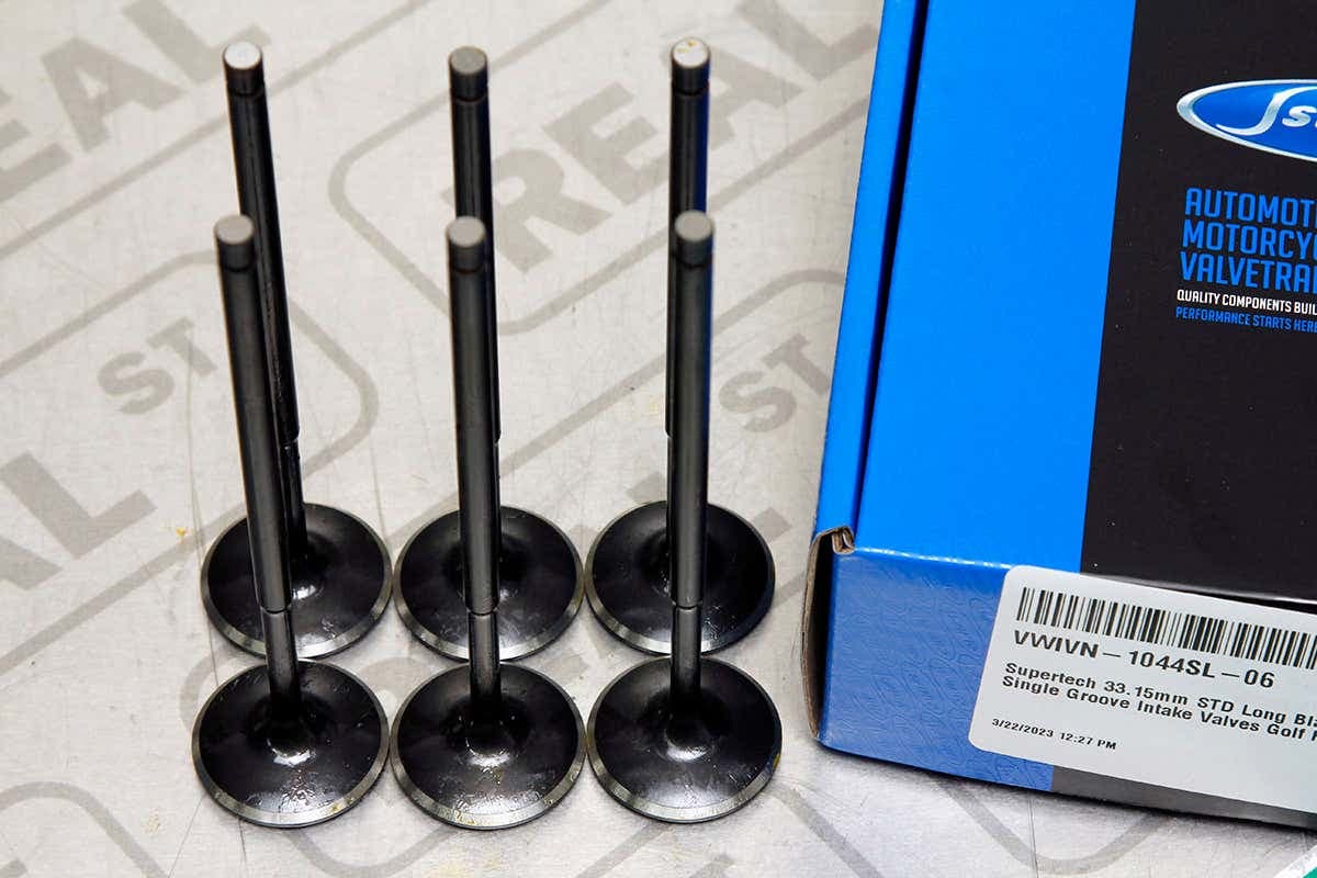 Клапаны Supertech — Golf R32 04 MK4