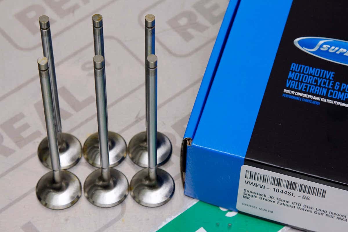 Клапаны Supertech — Golf R32 04 MK4
